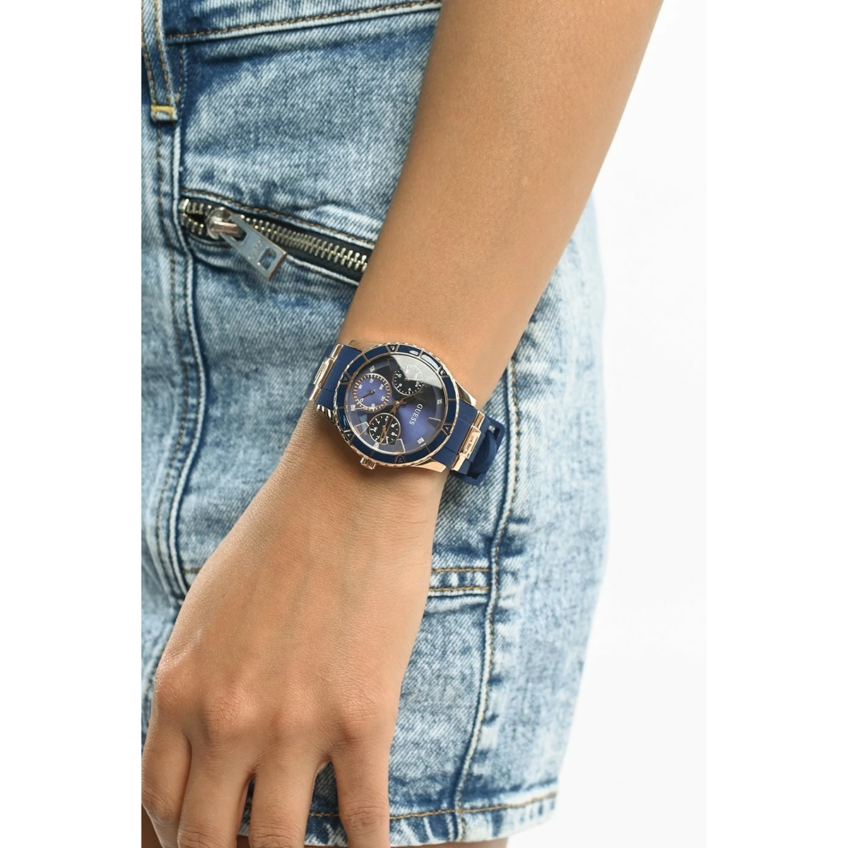 Womens Guess Rose Gold Classic G Stainless Steel Watch - U1157L3 9 Womens Guess Rose Gold Classic G Stainless Steel Watch - U1157L3 - Image 7